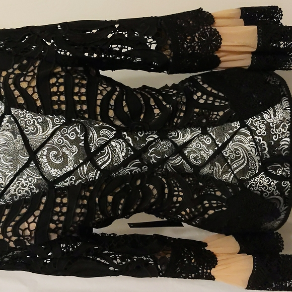 NWT Venus lace up bell sleeve top - Picture 12 of 15